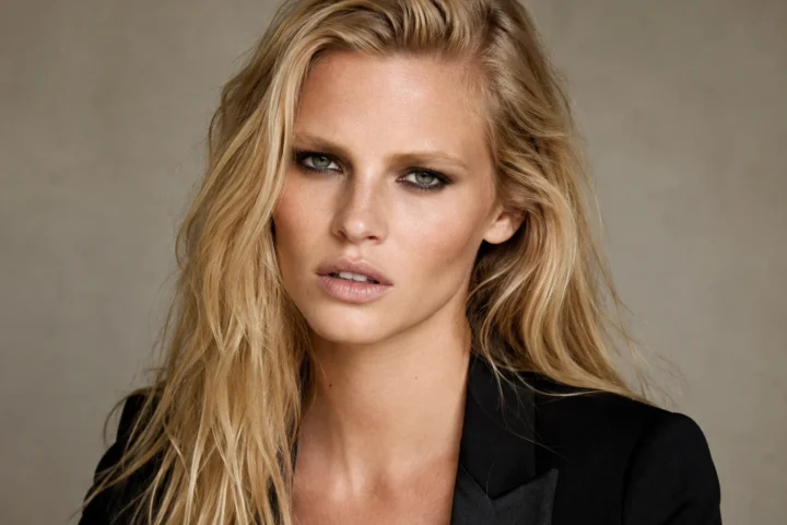 Best Lara Stone: Career, Style, and Rise to Supermodel Status 2026